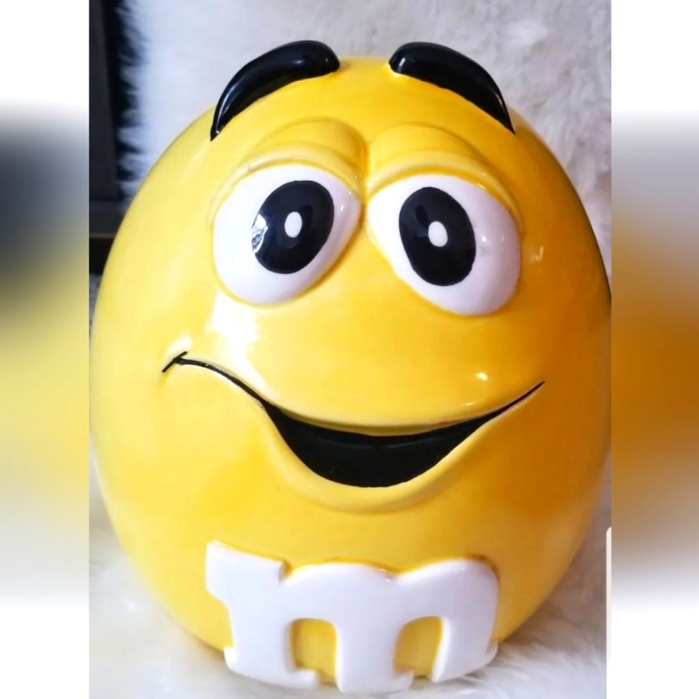 2001 Yellow Peanut M&M Chocolate Candy Ceramic Cookie Jar With Lid by Galerie